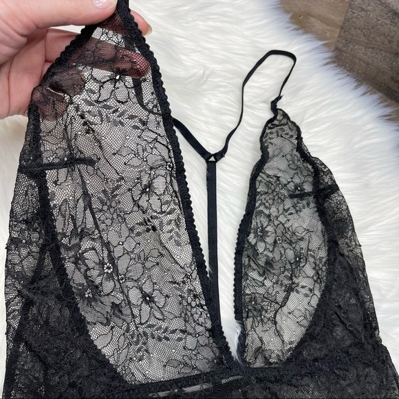 Victoria’s Secret Black Lace Bodysuit Plunge Neckline size Large - Picture 6 of 12